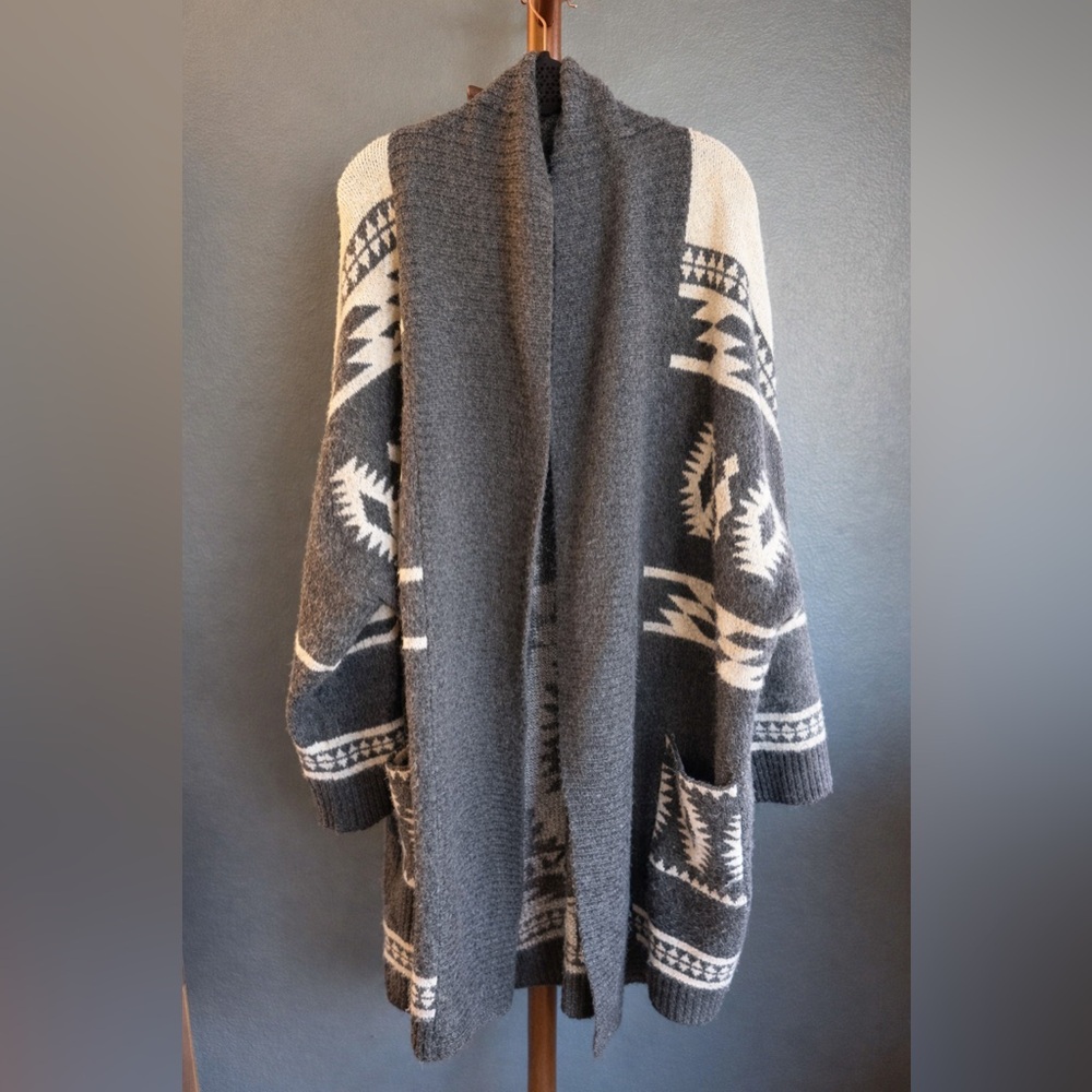 Tahari Oversized Aztec Knit Cardigan | Cozy Cabin Sweater | Size 2X - Picture 2 of 3